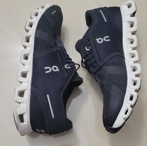 Black On Women Cloud 5 Shoes